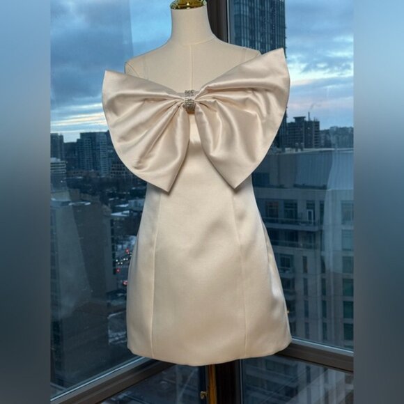 🆕 BRONX & BANCO 🧿 NWOT Evie White Strapless Bow Mini Dress, Sz L US 8 - Picture 3 of 16